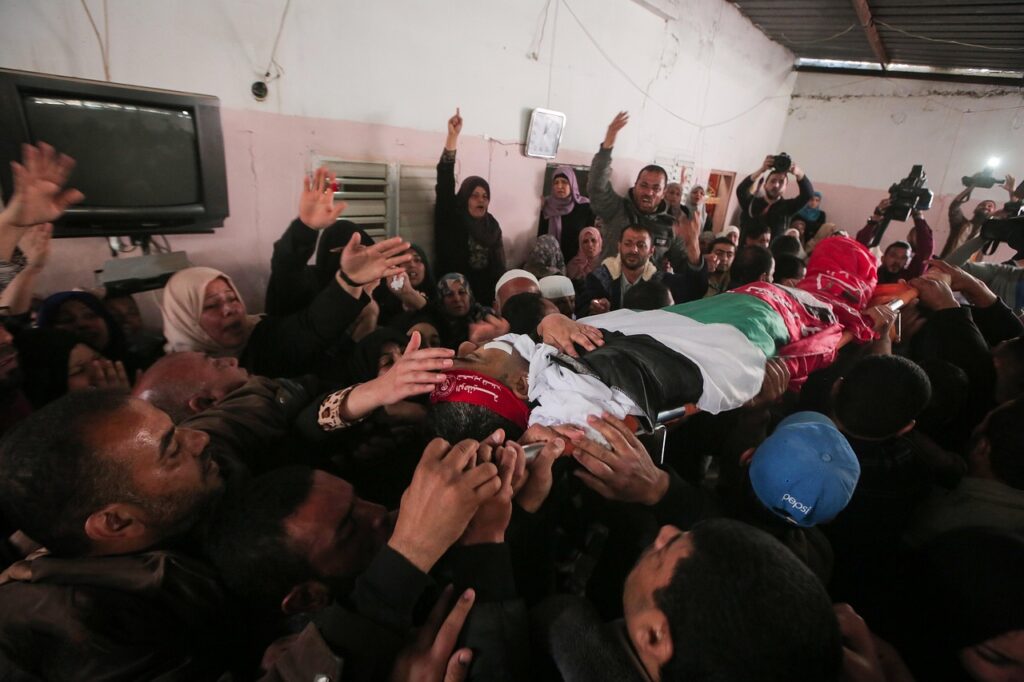 injury, palestinians, people, bombing victim, outrage, gaza, gaza strip, crowd, gaza, gaza, gaza, gaza, gaza